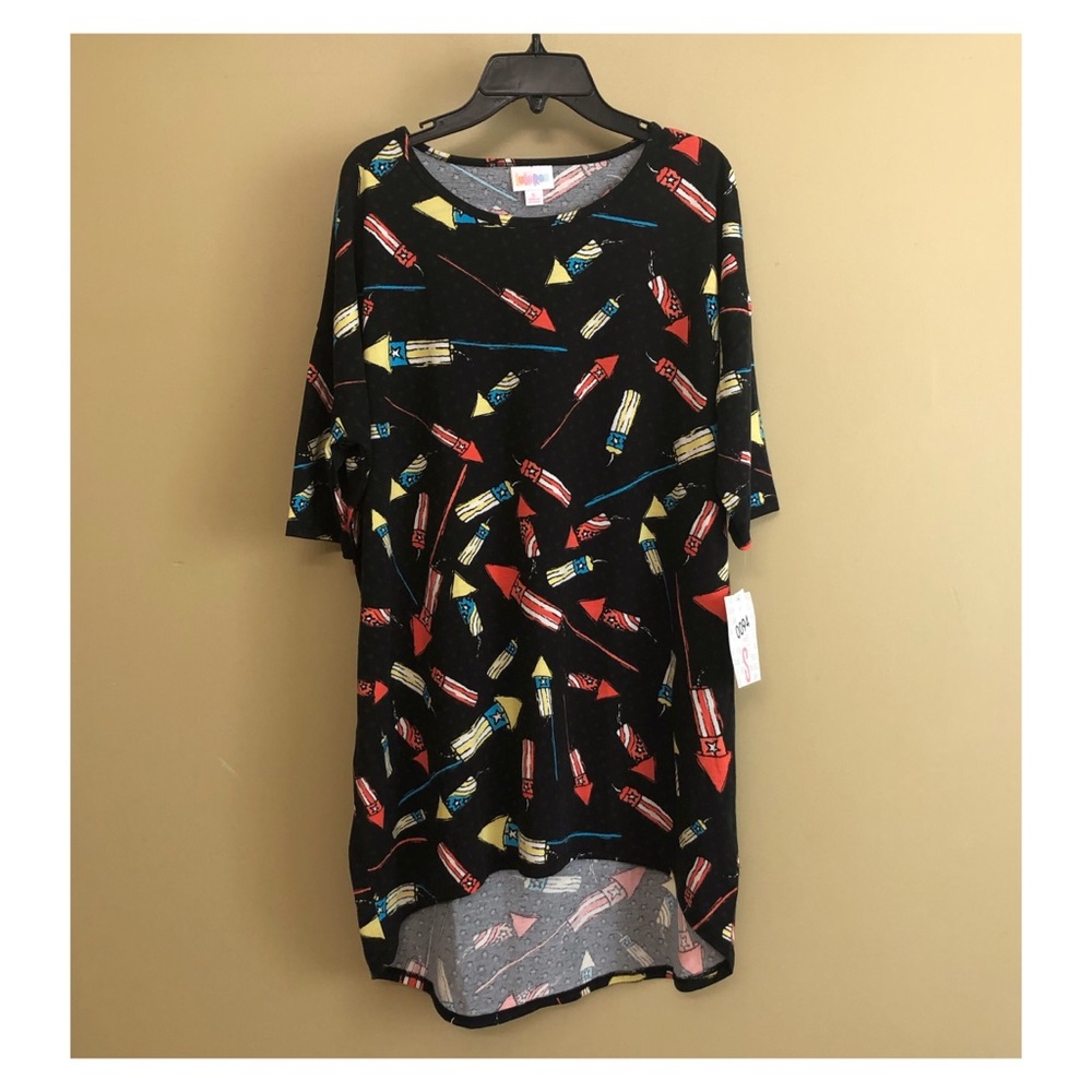 🍂 50% off! Patriotic LulaRoe Irma Top Size Small